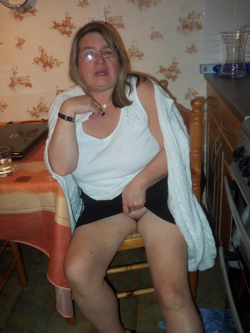Who is she? Milf old pics