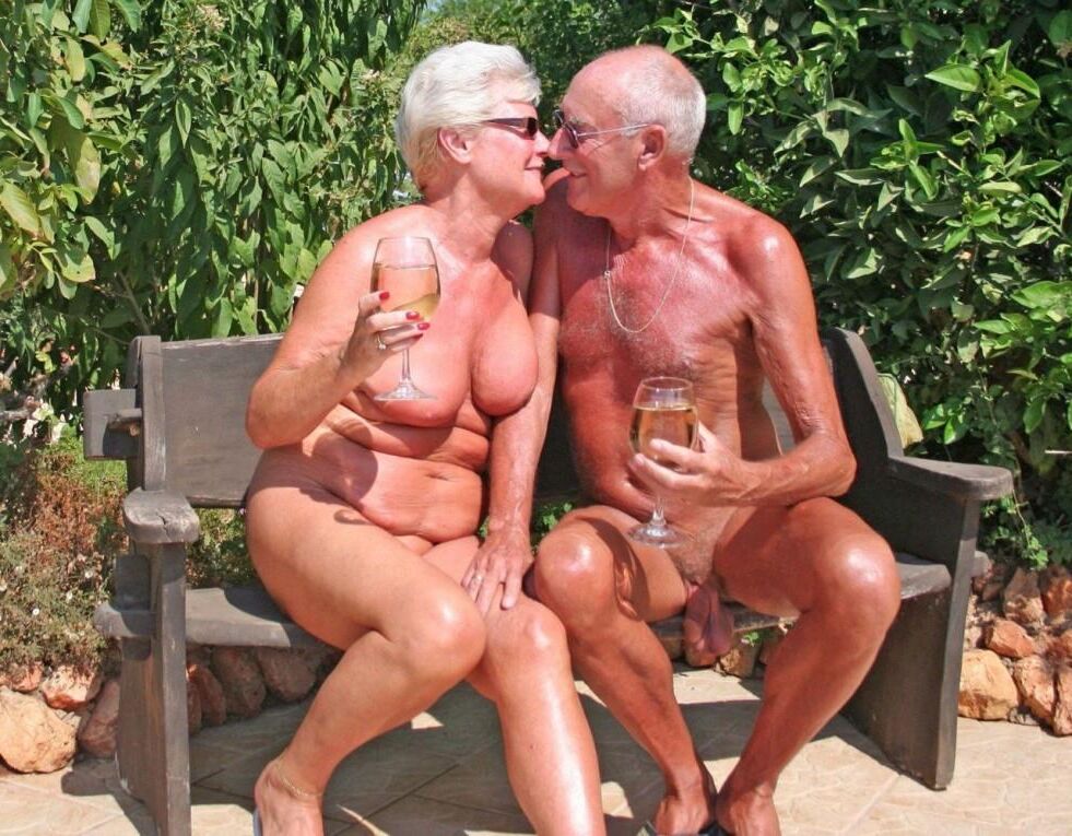 NUDE COUPLES 