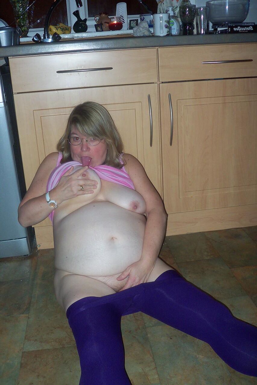 Who is she? Milf old pics