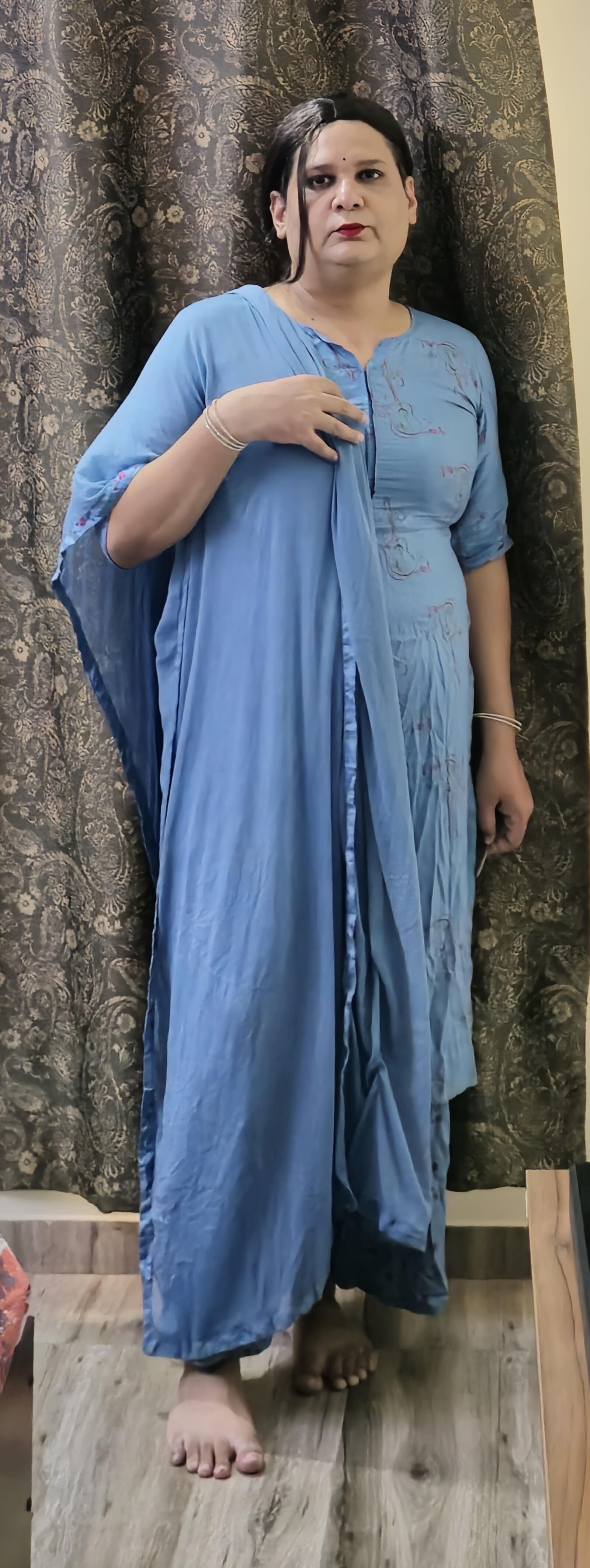 Travesti Monica M em Vestido Azul S