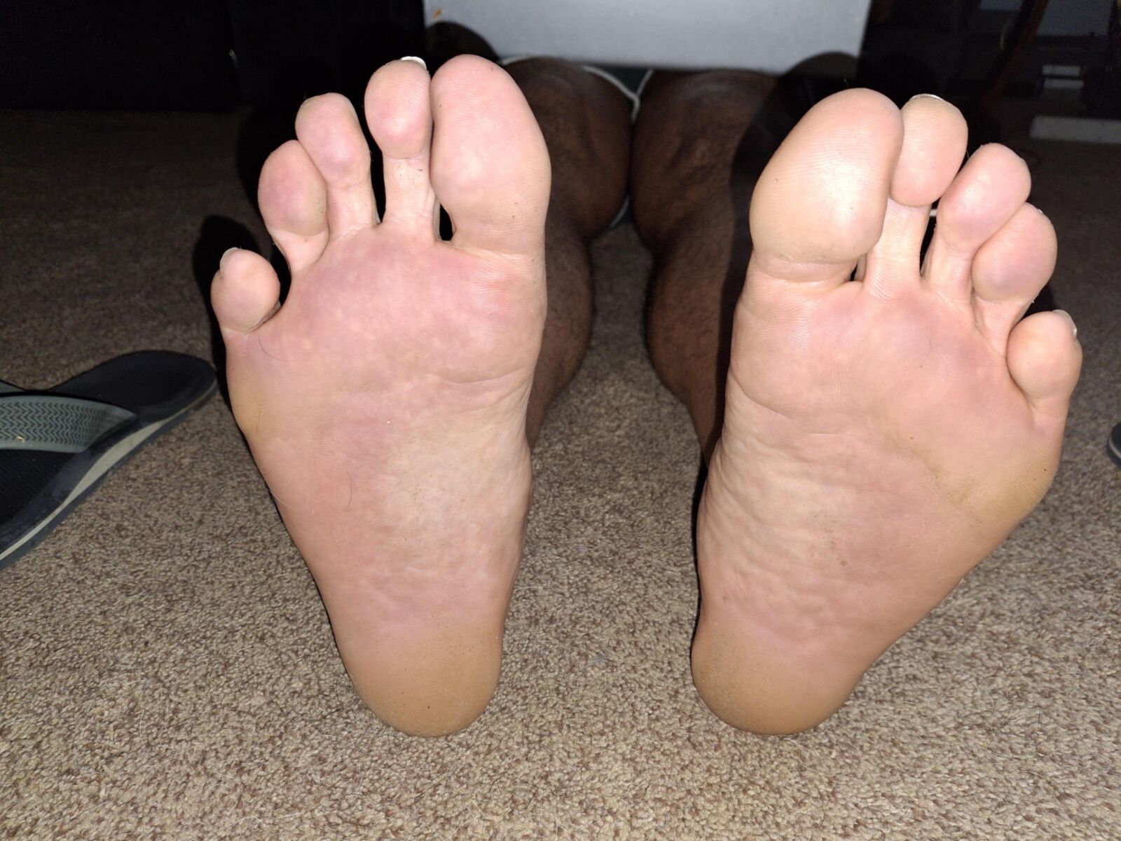 Souhaitez-vous embrasser Lick et jouir sur mes semelles douces?
