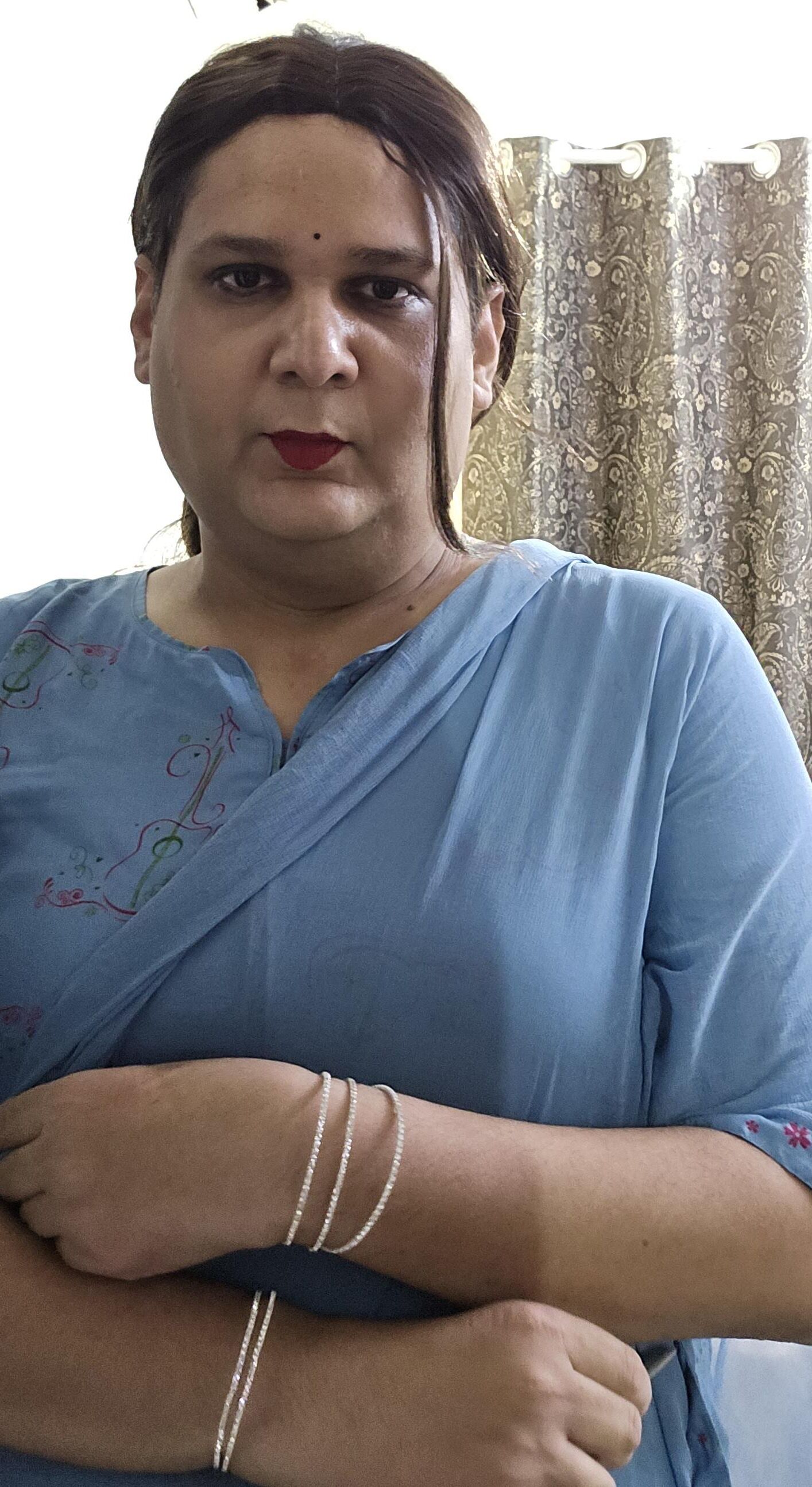 Travesti Monica M em Vestido Azul S