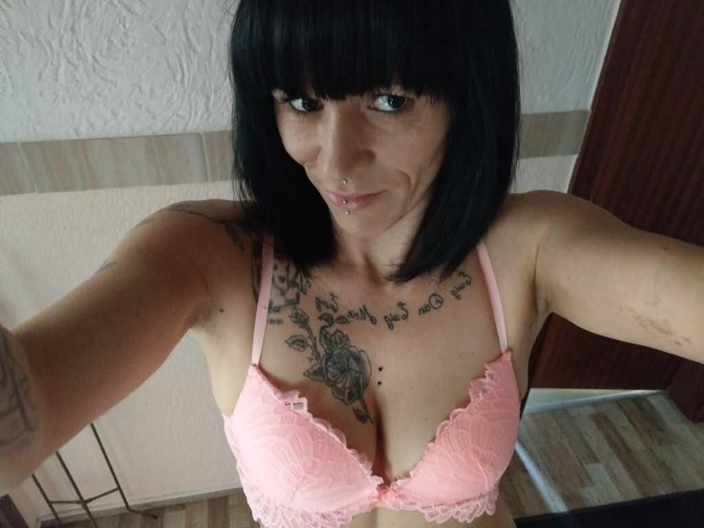 Amateur Hotwife Mandy
