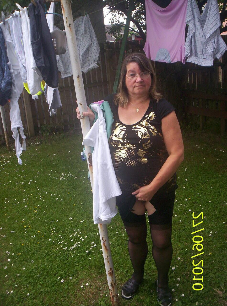 Who is she? Milf old pics
