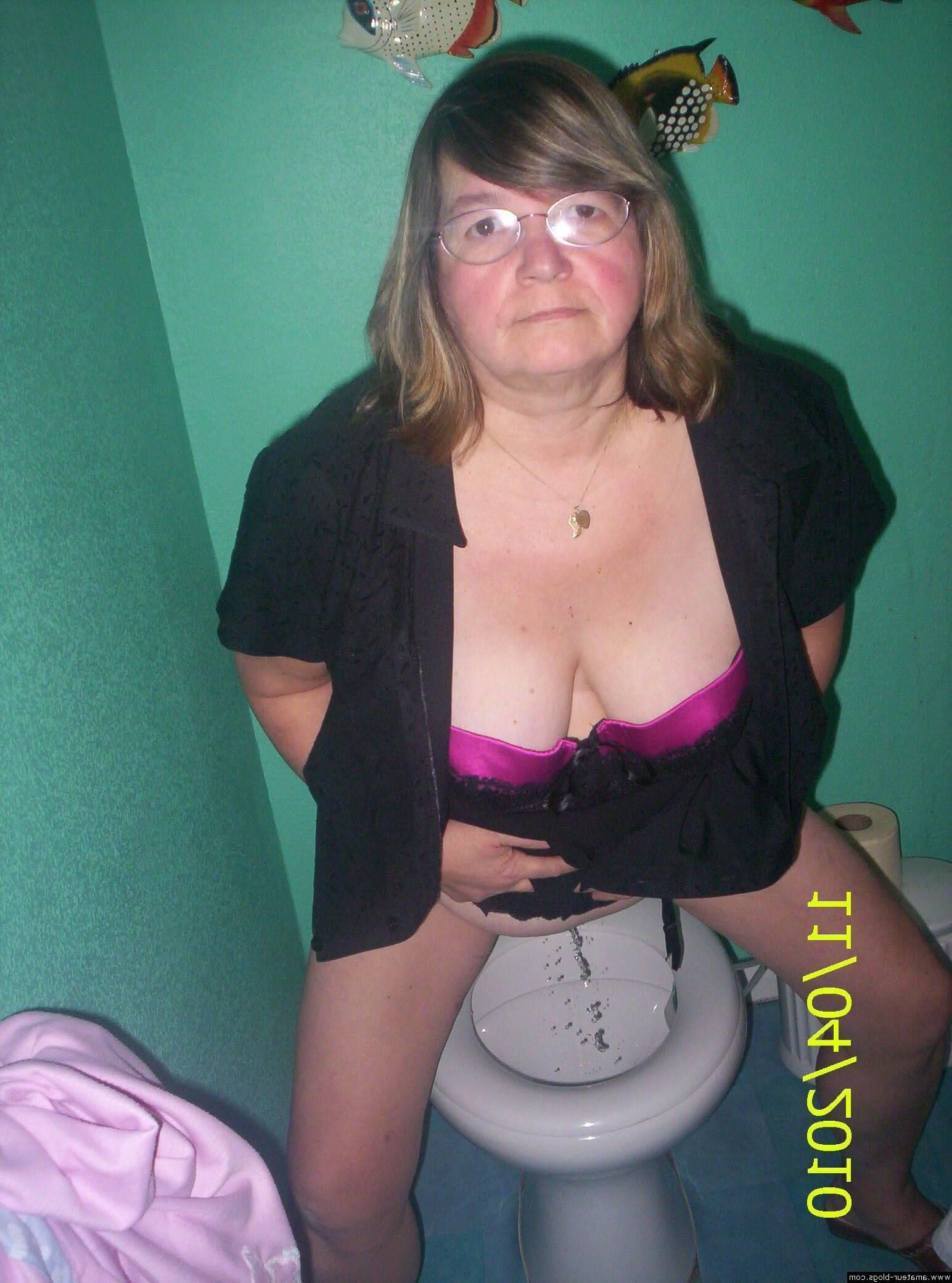 Who is she? Milf old pics