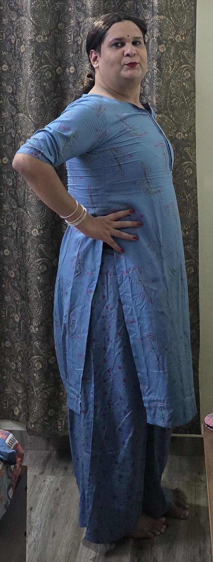 Travesti Monica M em Vestido Azul S