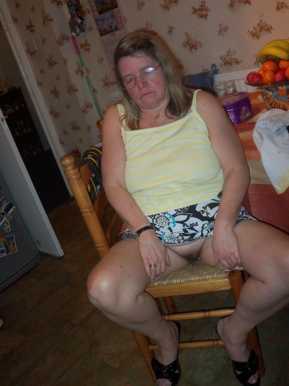 Who is she? Milf old pics