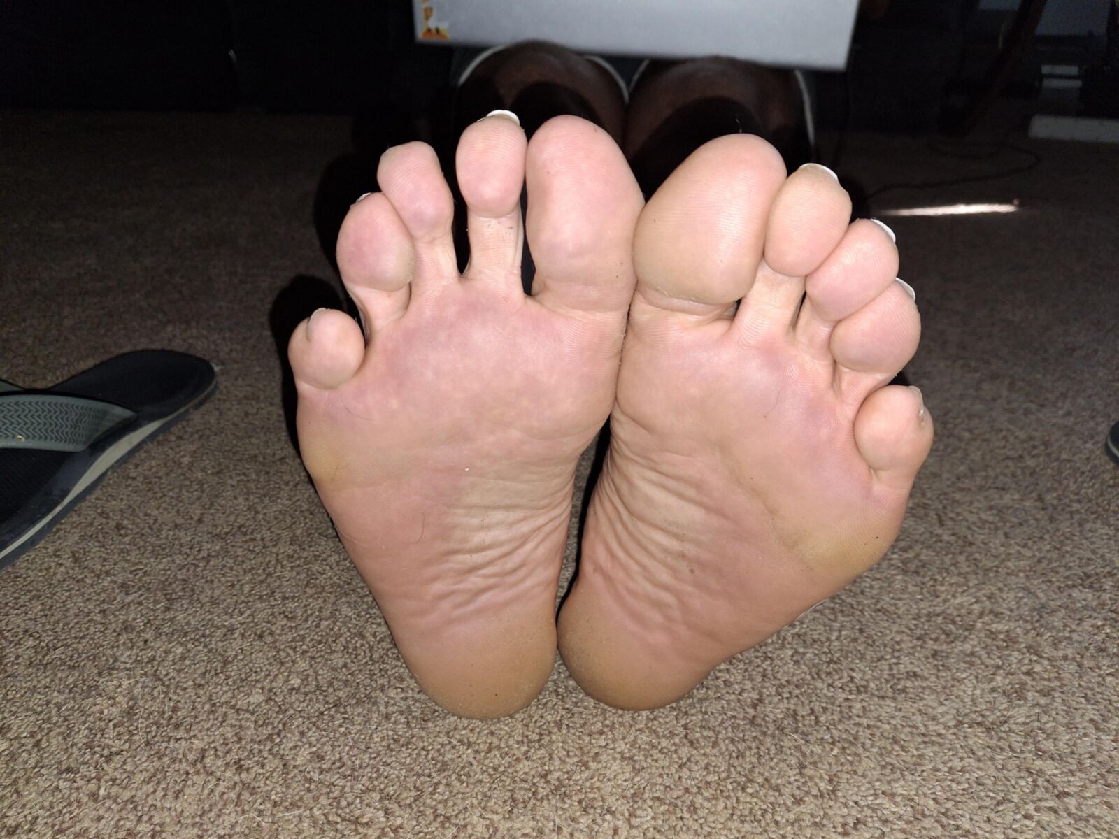 Souhaitez-vous embrasser Lick et jouir sur mes semelles douces?
