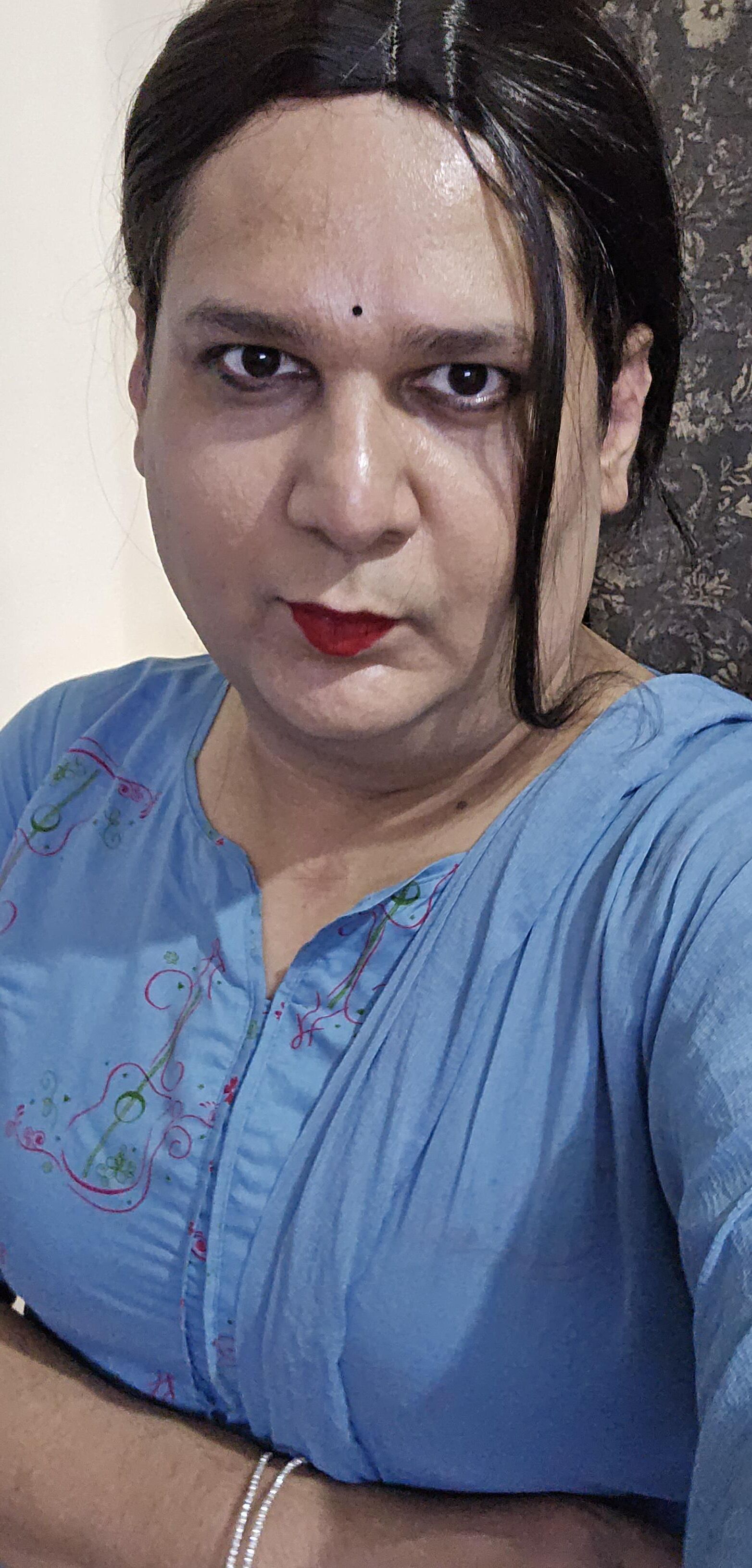 Travesti Monica M em Vestido Azul S