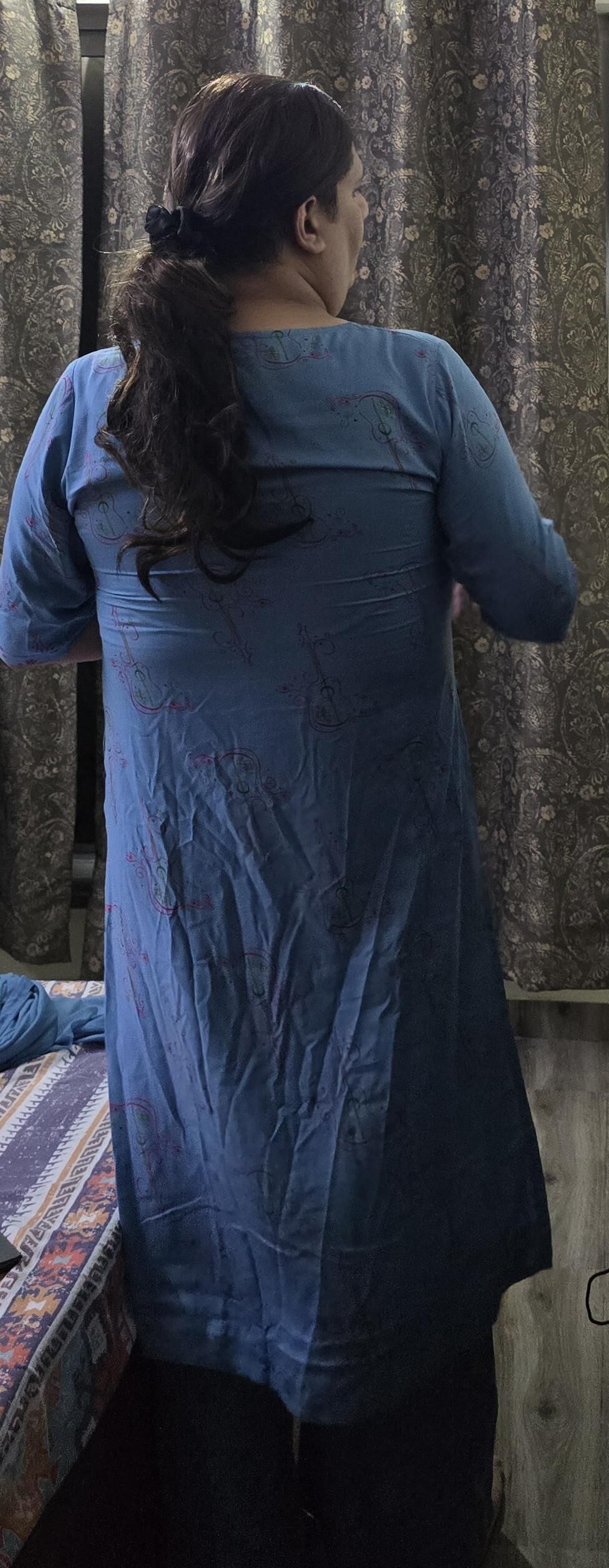 Travesti Monica M em Vestido Azul S