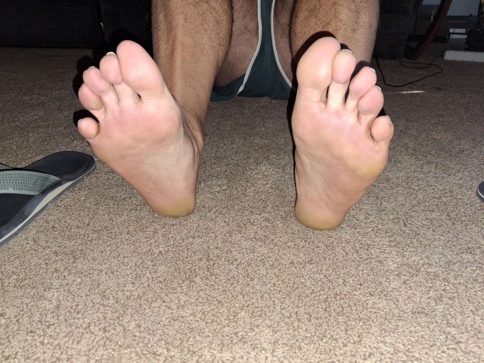 Souhaitez-vous embrasser Lick et jouir sur mes semelles douces?
