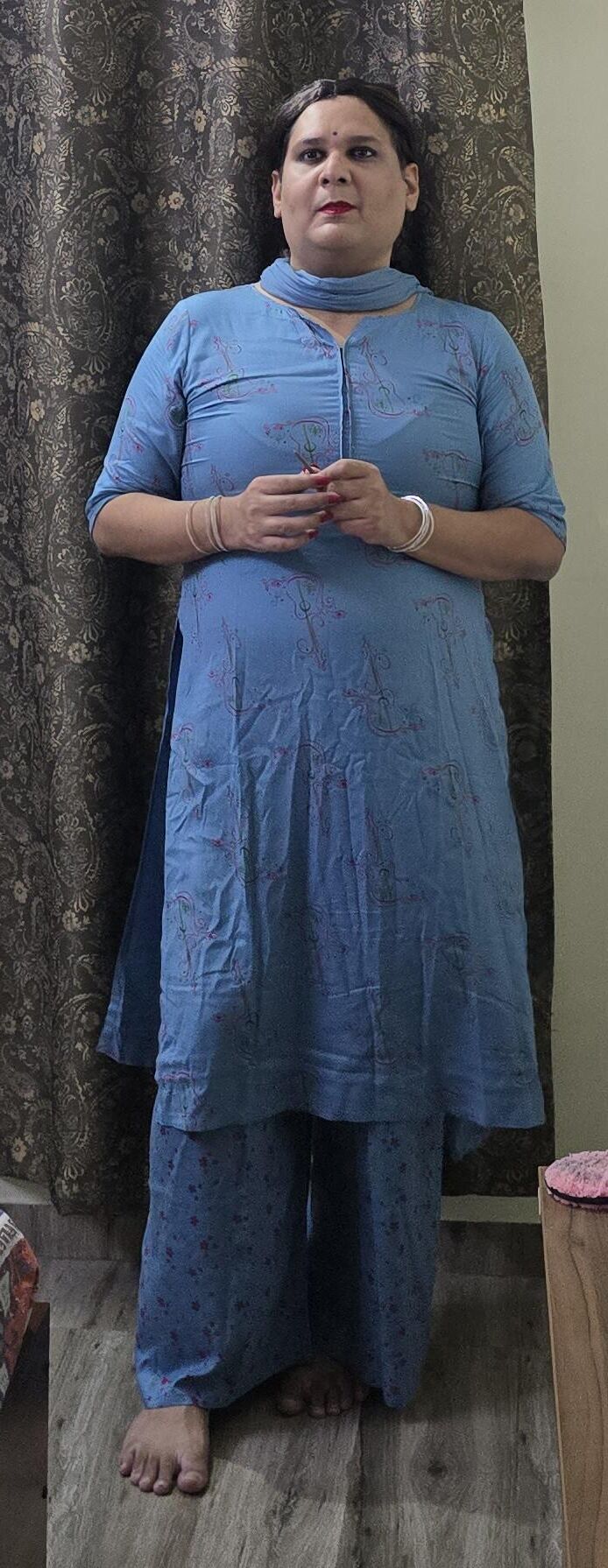 Travesti Monica M em Vestido Azul S