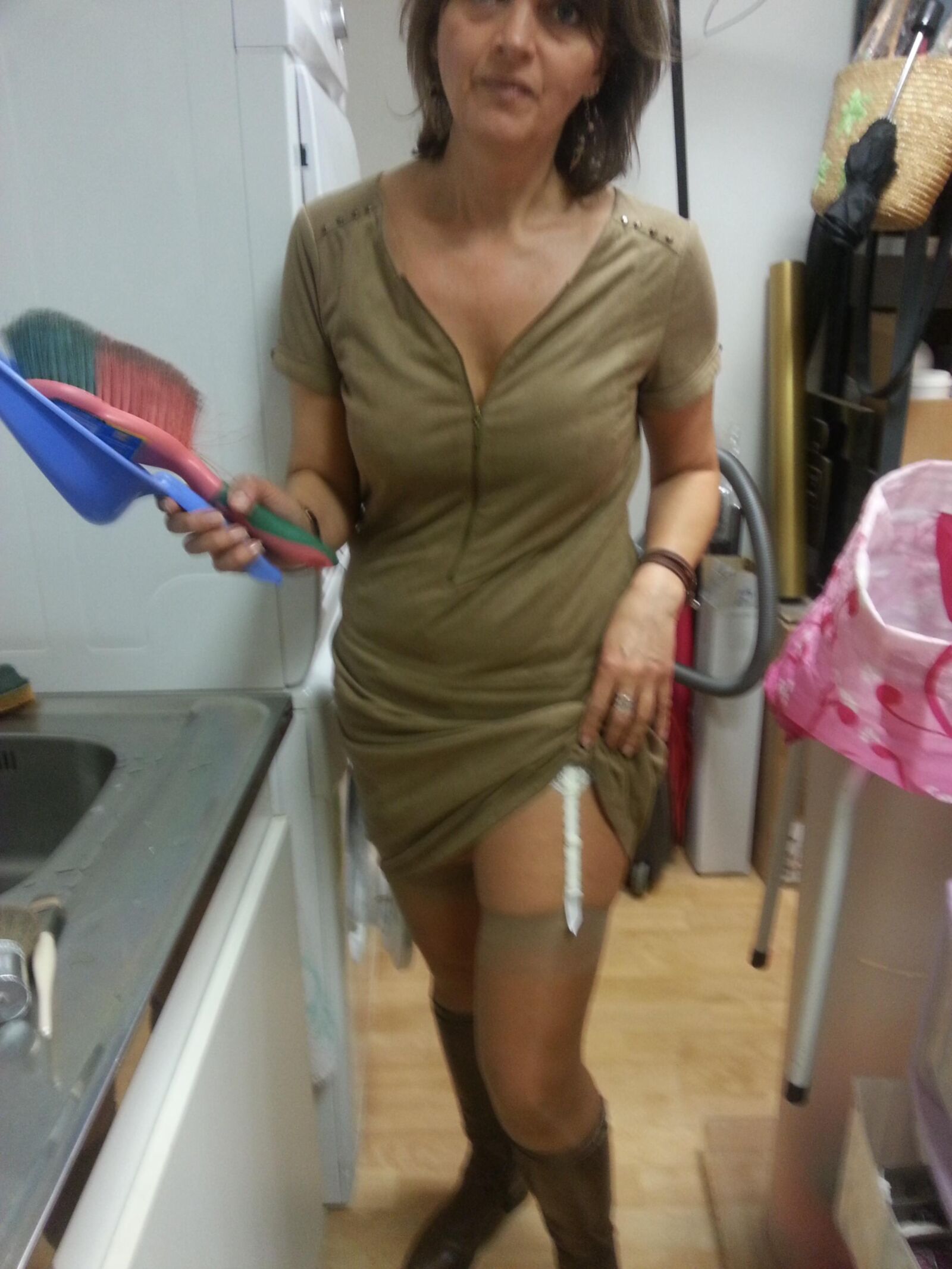 Valerie (FR) to expose and share