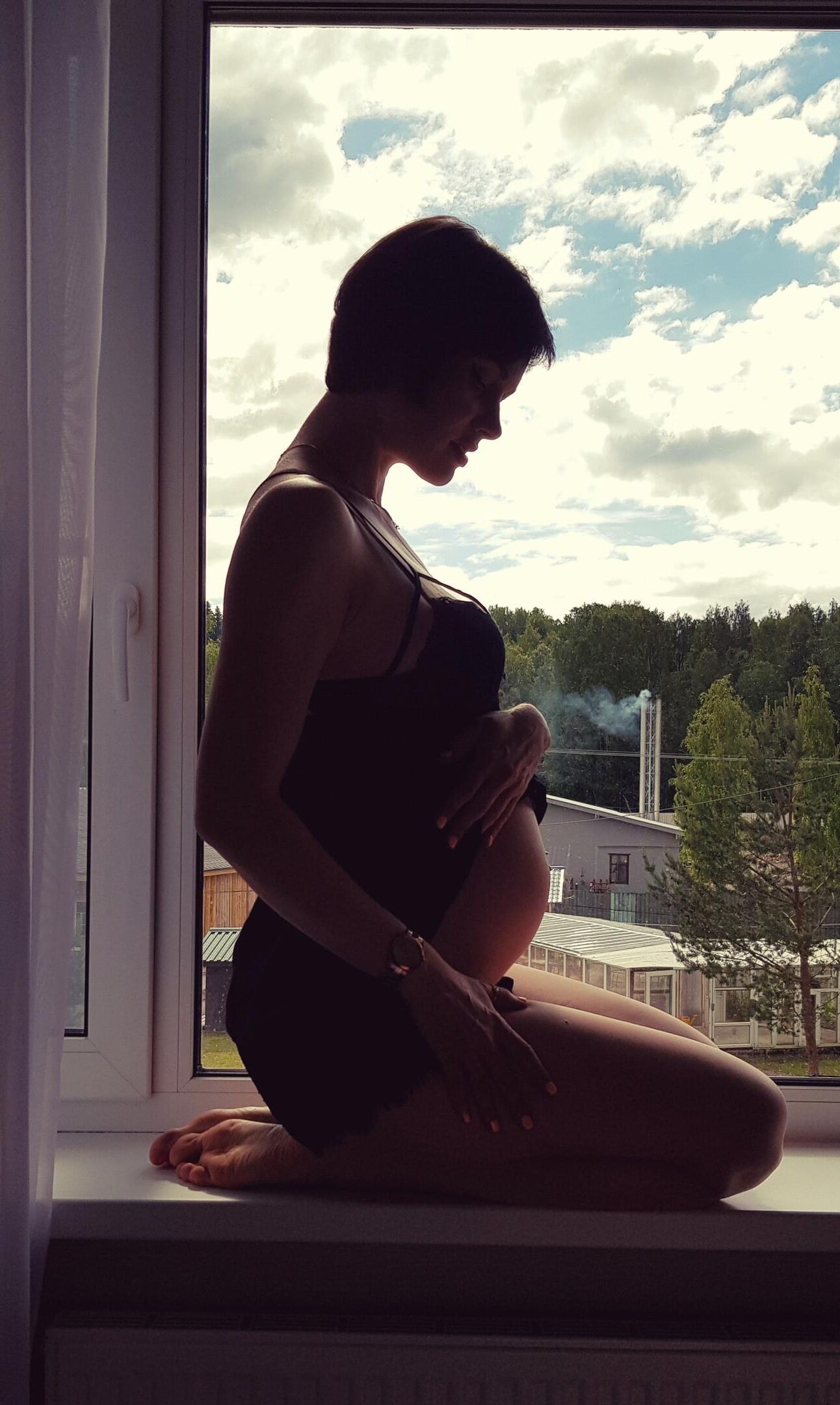 Non Nude Milf Pregnant