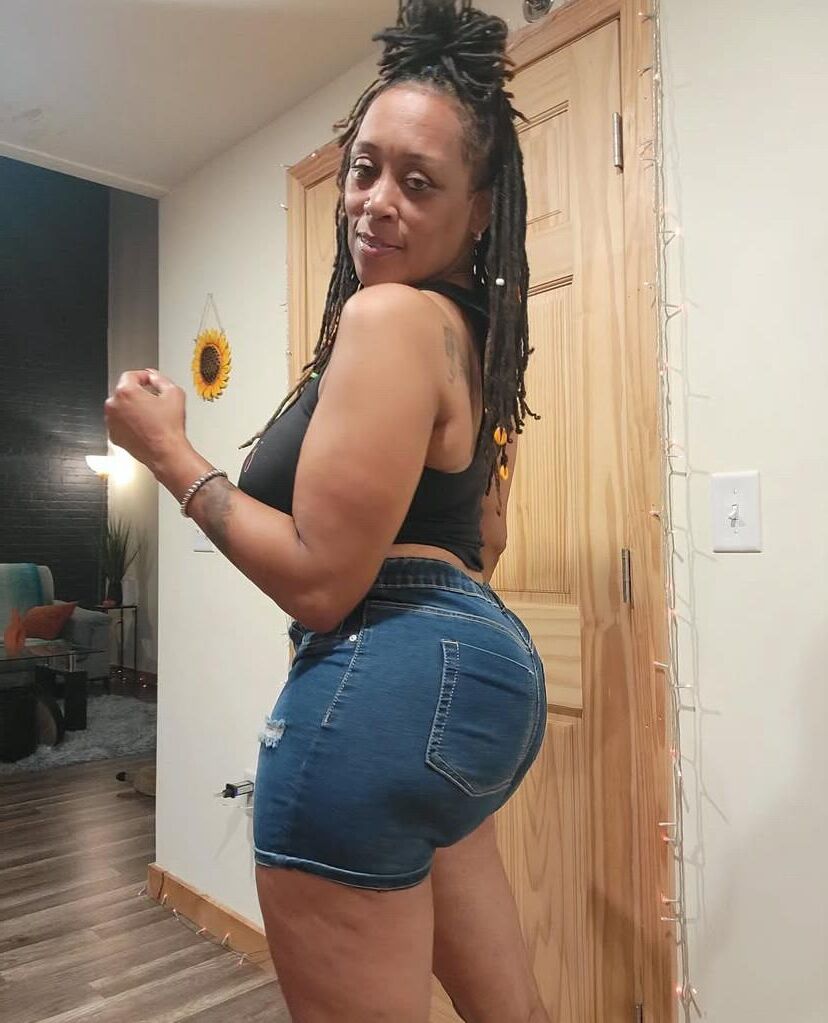 Sexy orange milf
