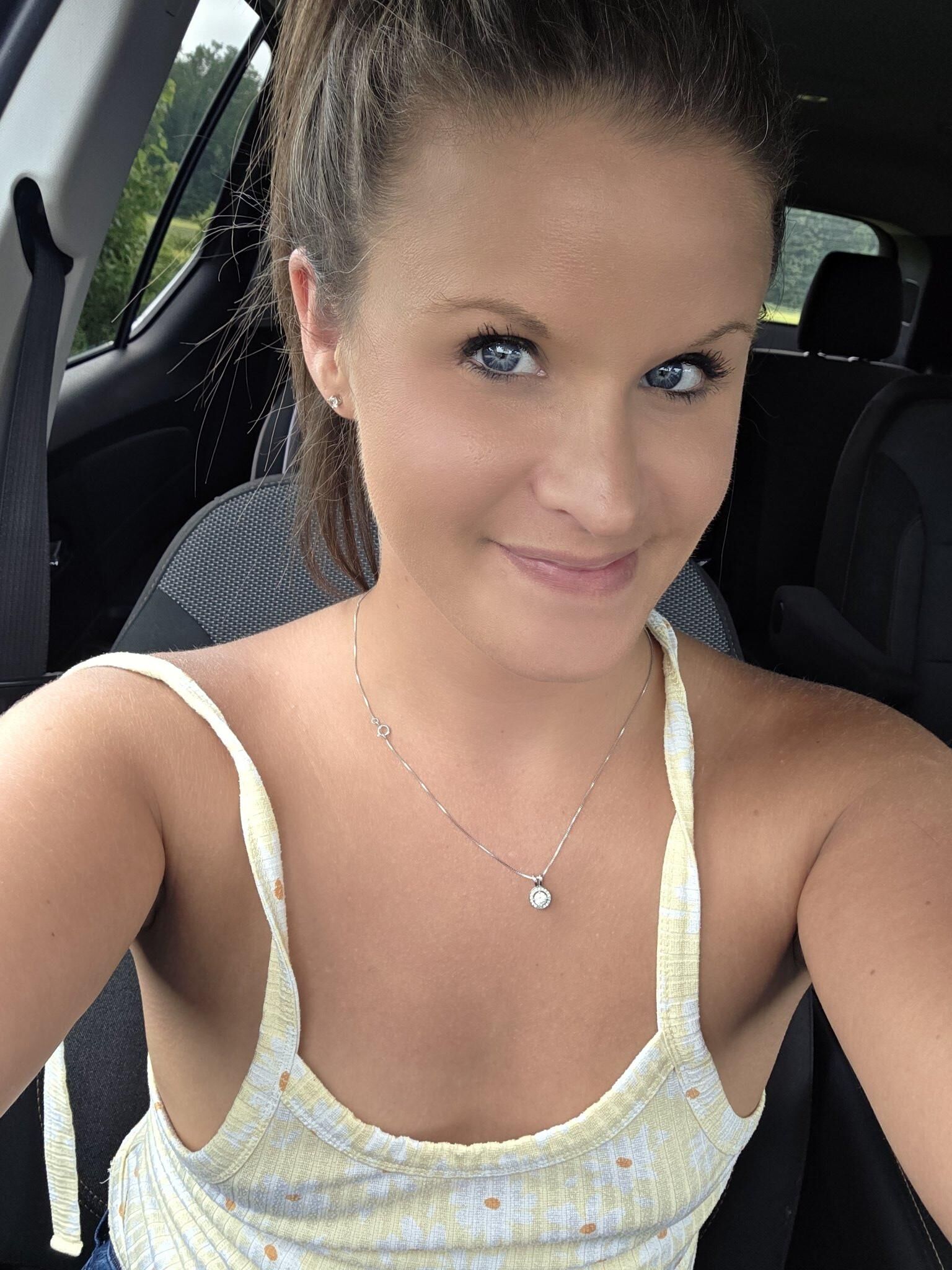 MEGGAN SEXY WIFE /NON NUDE