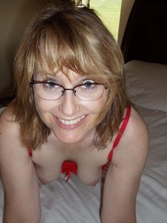 Cute Amateur GMilf Hotwife Tracy