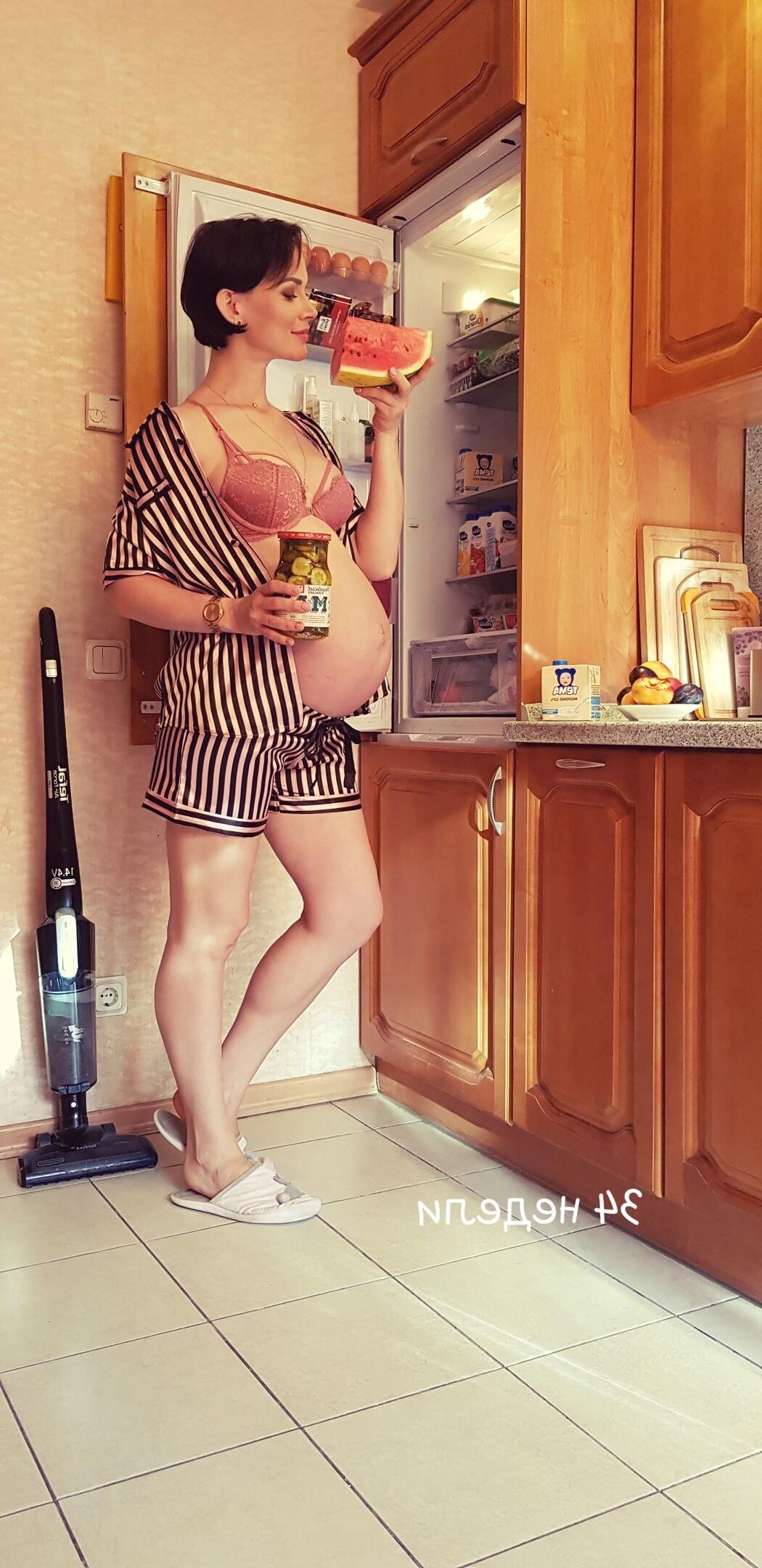 Non Nude Milf Pregnant