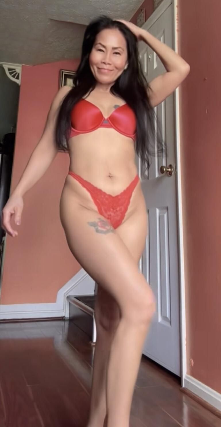 Pinay MILF Elma