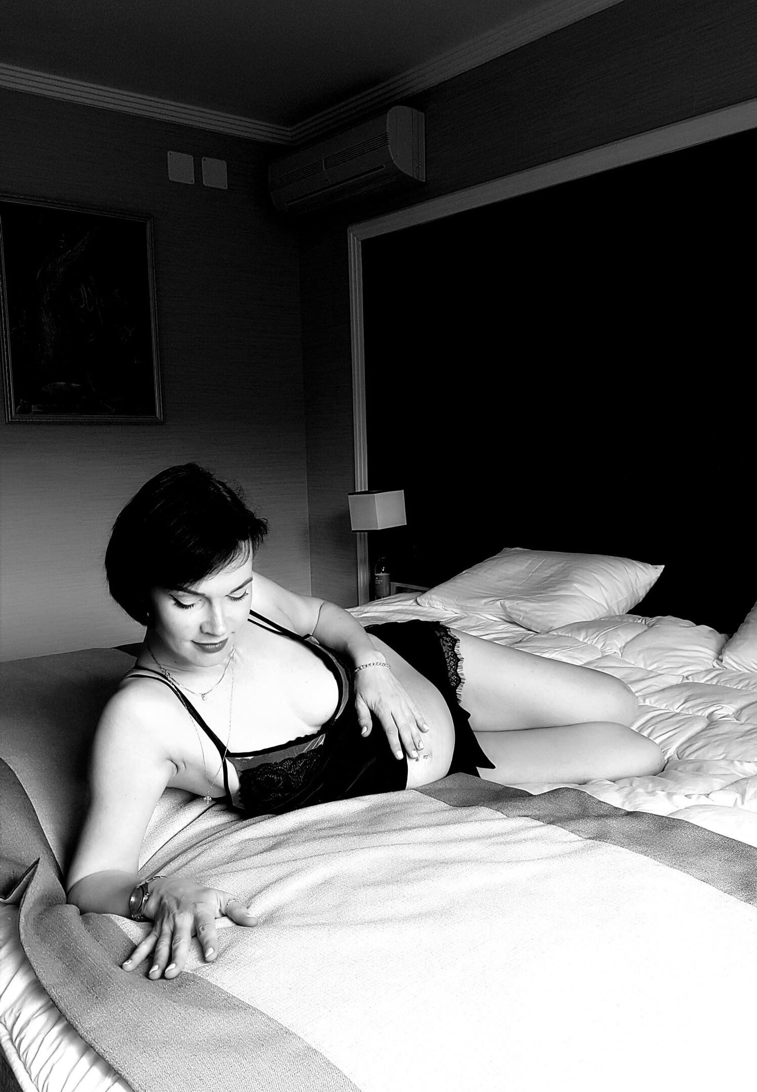 Non Nude Milf Pregnant