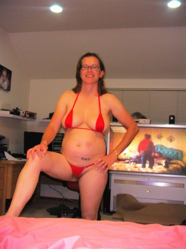 Amateur Mature Hotwife Andrea H