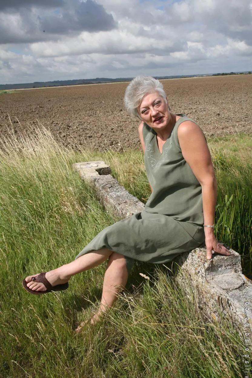 Genevieve mature from Great Britain