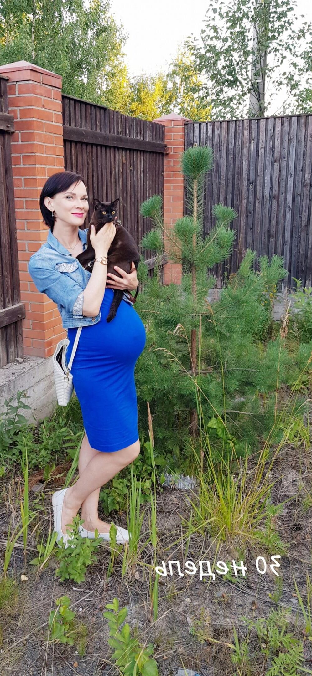 Non Nude Milf Pregnant