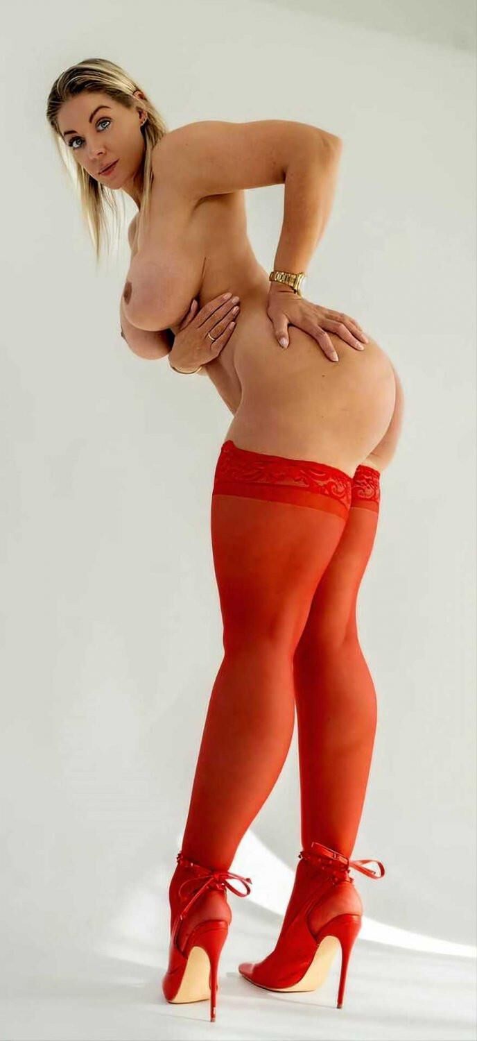 Cougars + MILF's ()