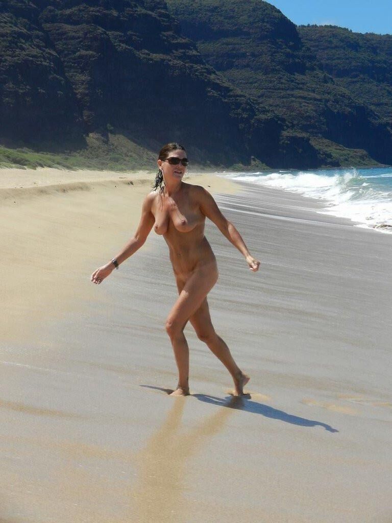Sexy Amateur Hotwife Vicky