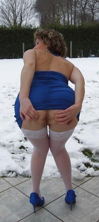 MILF showoff