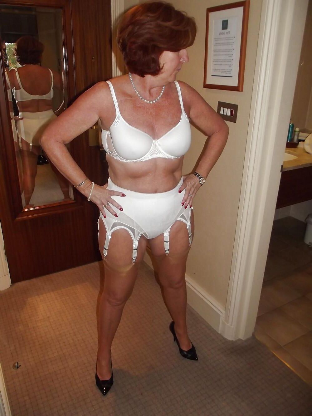 Mom, can you strip a little for me?