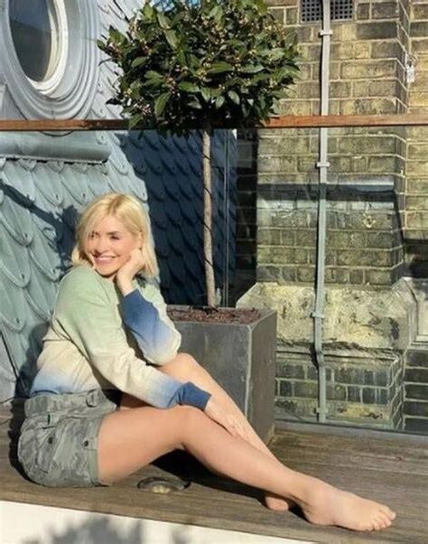 Sexy Holly Willoughby Milf pernas para fazer você gozar