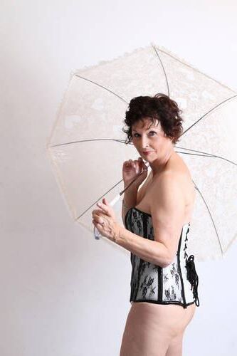 Slim mature granny brunette Ettie
