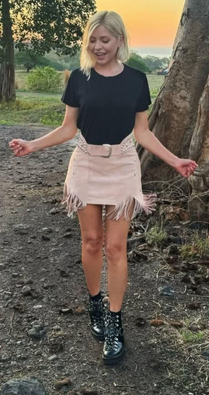 Sexy Holly Willoughby Milf pernas para fazer você gozar