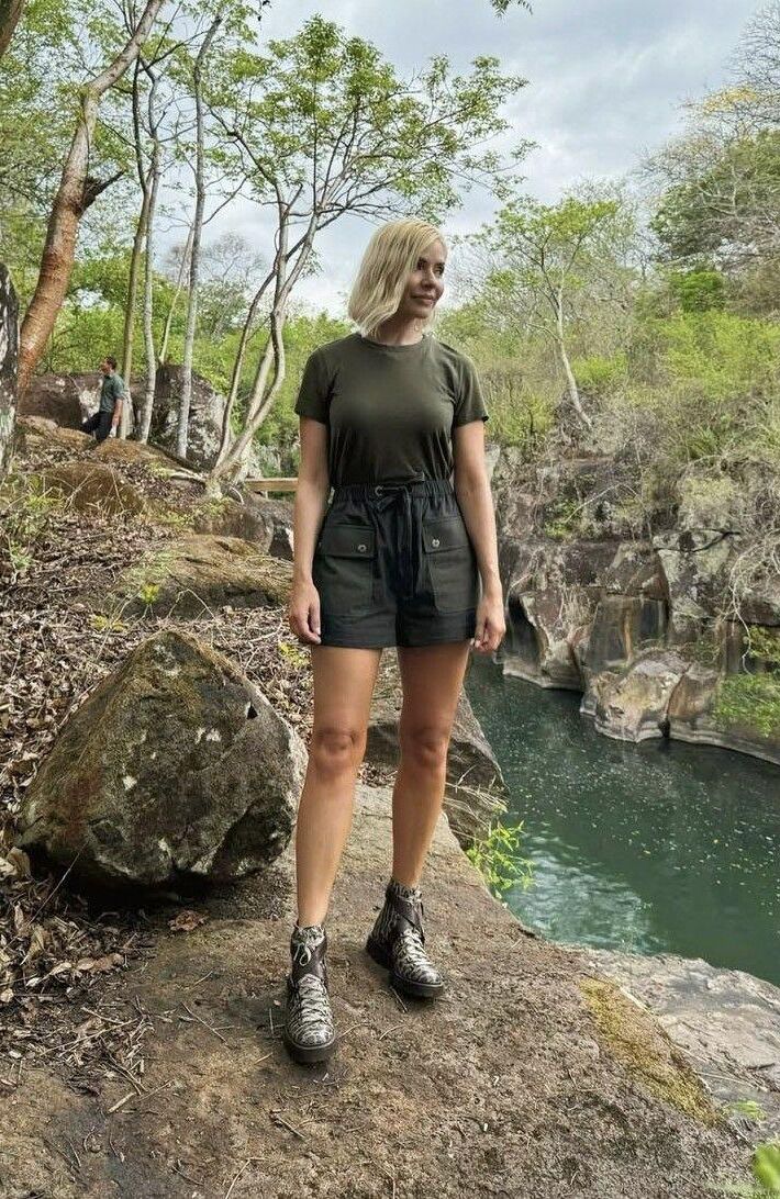 Sexy Holly Willoughby Milf pernas para fazer você gozar