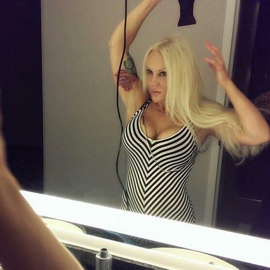 MILF rubia