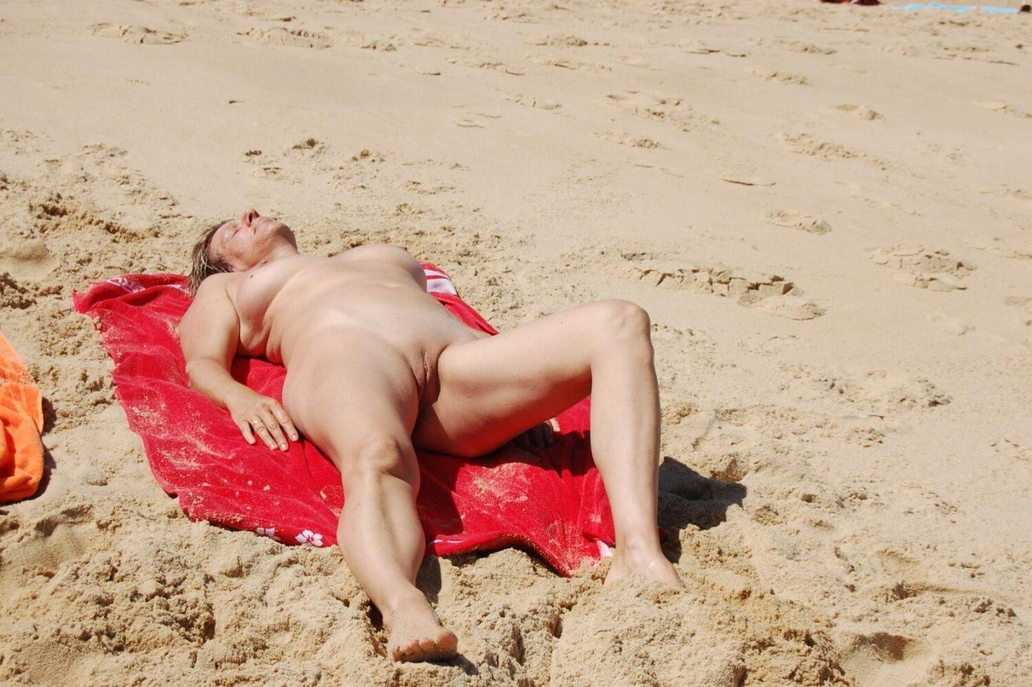 French nudist swingers