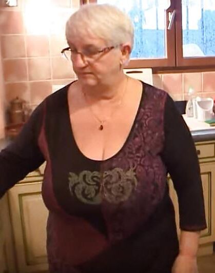Top Busting Tits Matures Selection