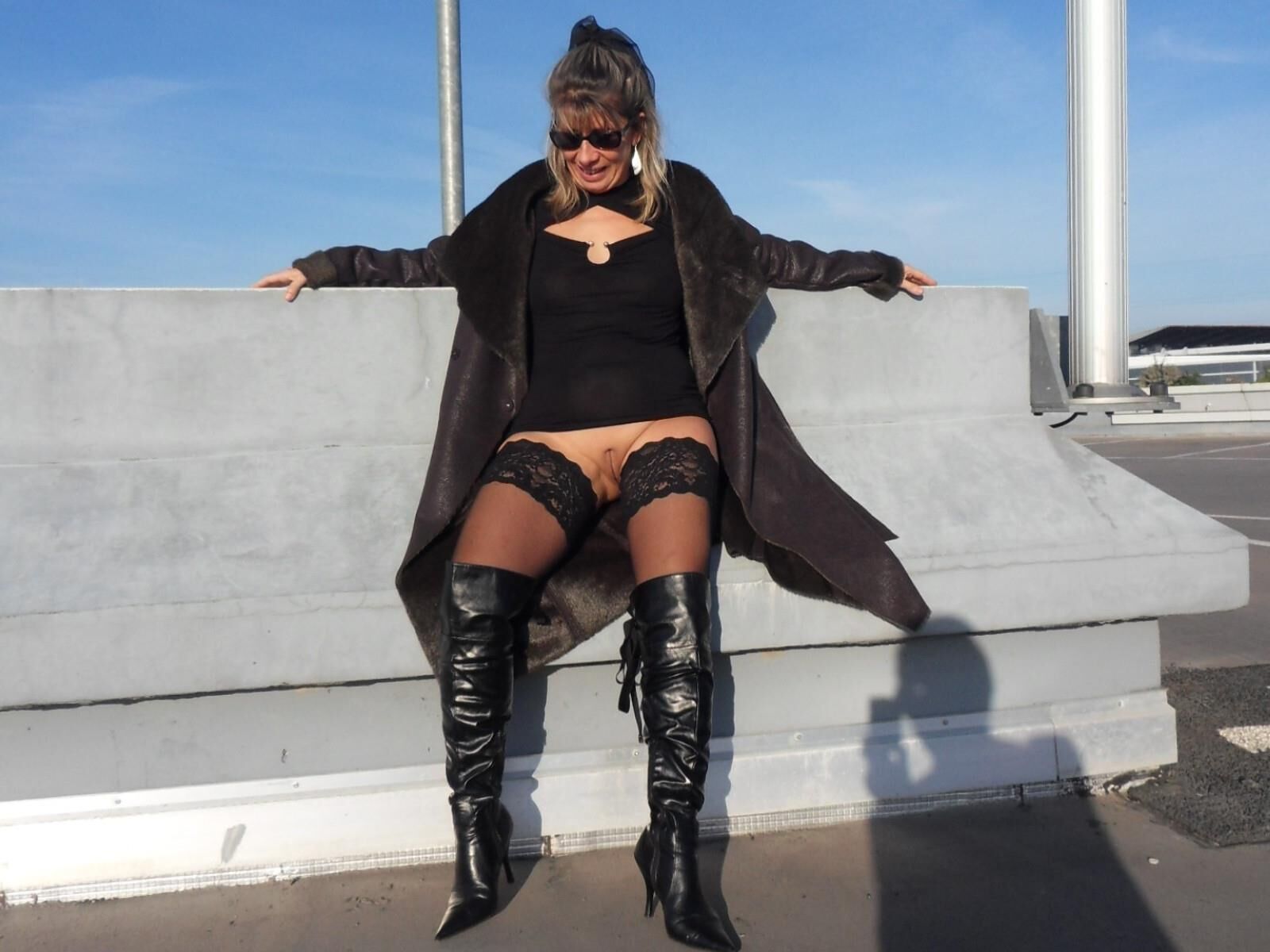 Lisa shows off in a supermarket parking lot