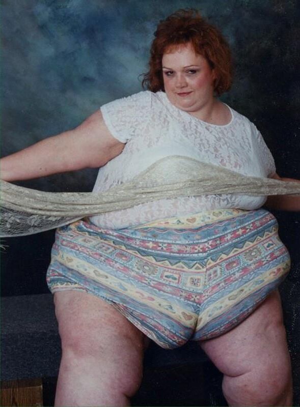 Große Frauen in Jeans, Hosen und Shorts