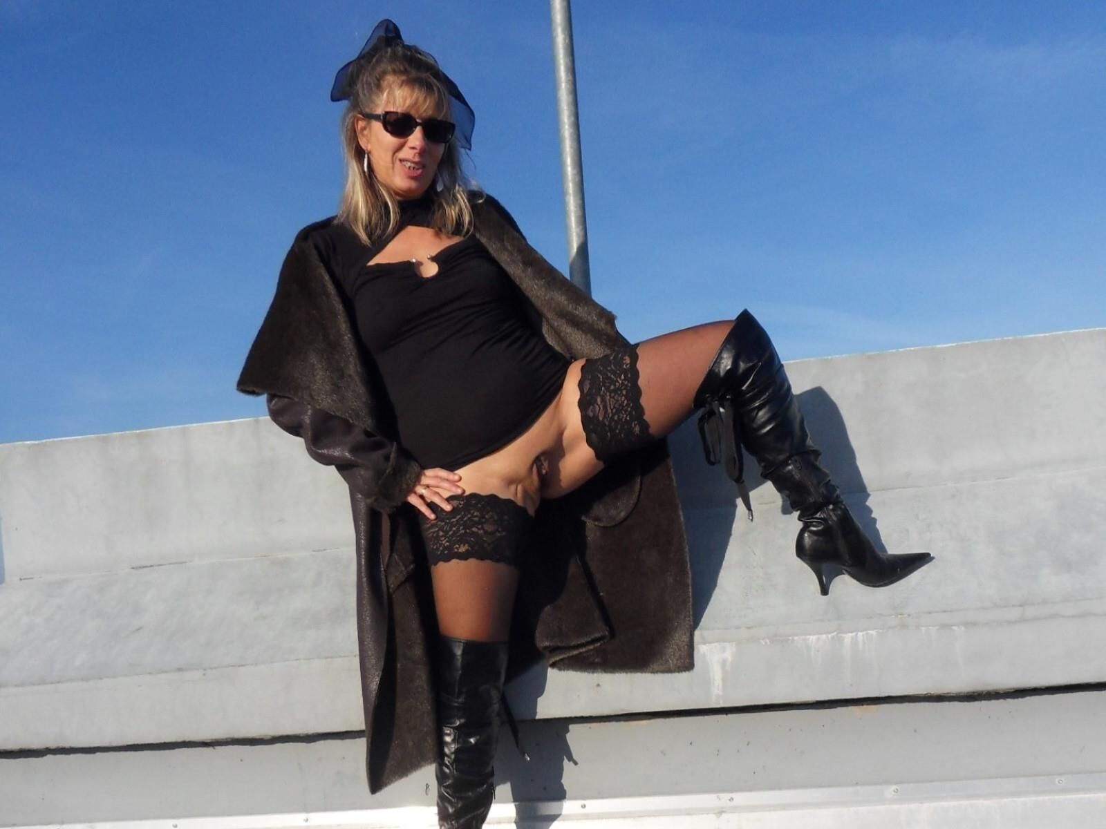 Lisa shows off in a supermarket parking lot