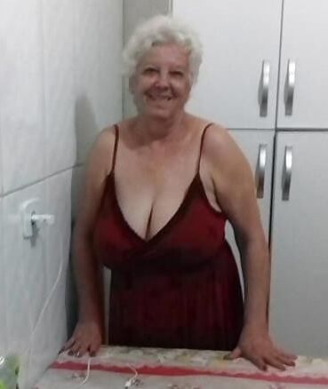 Top Busting Tits Matures Selection