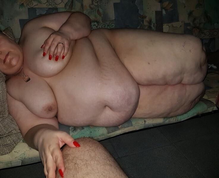 Deutsch SSBBW nackt im Garten