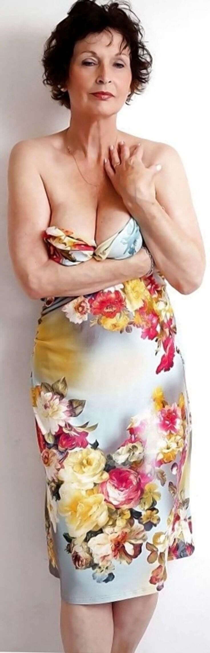 Slim mature granny brunette Ettie