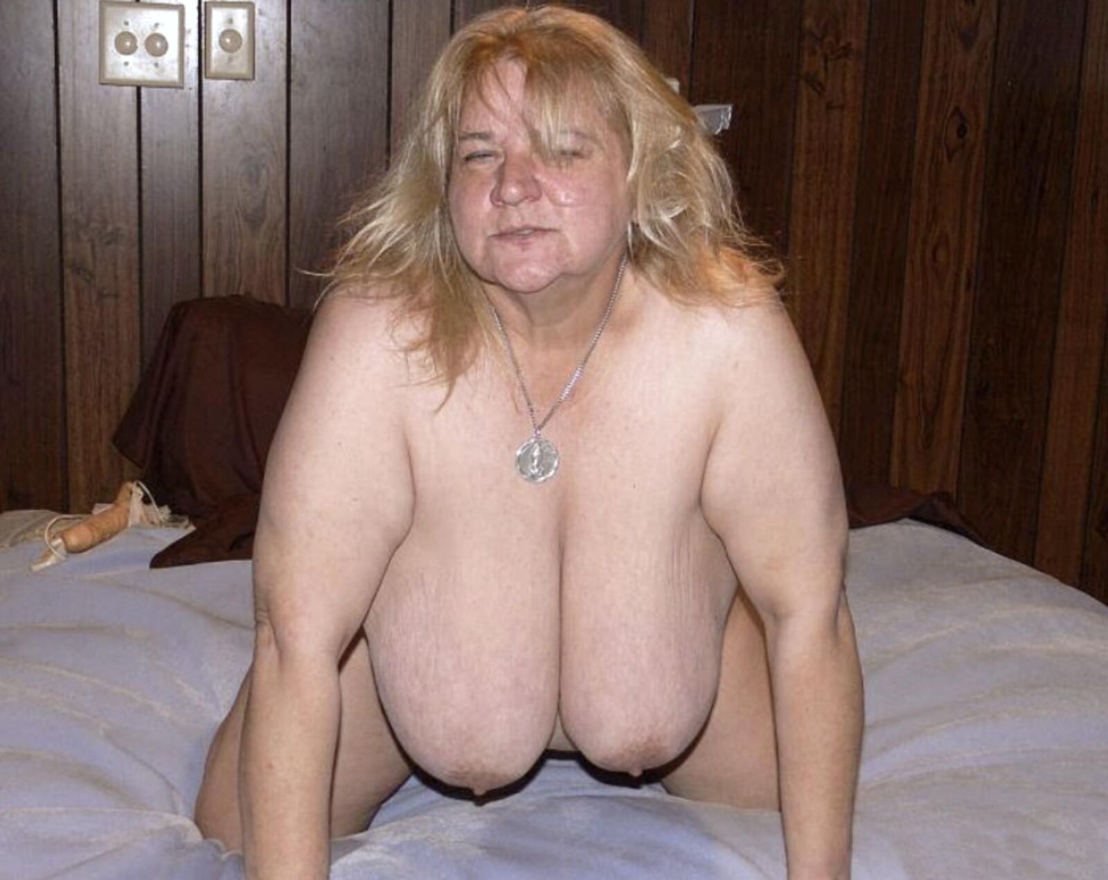 Algunas mujeres grandes y feas pero con enormes tetas