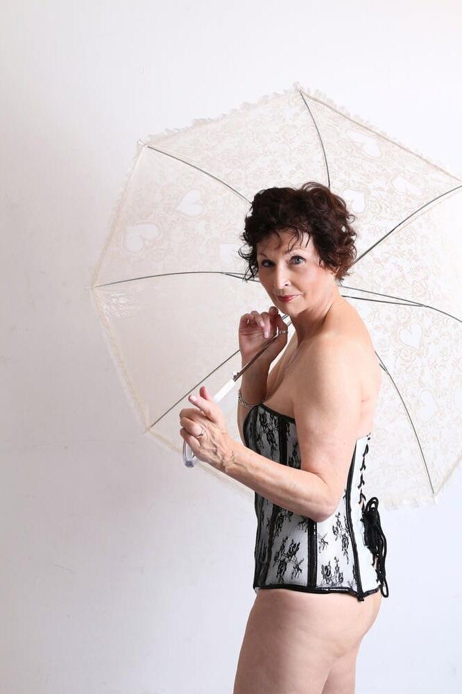 Slim mature granny brunette Ettie