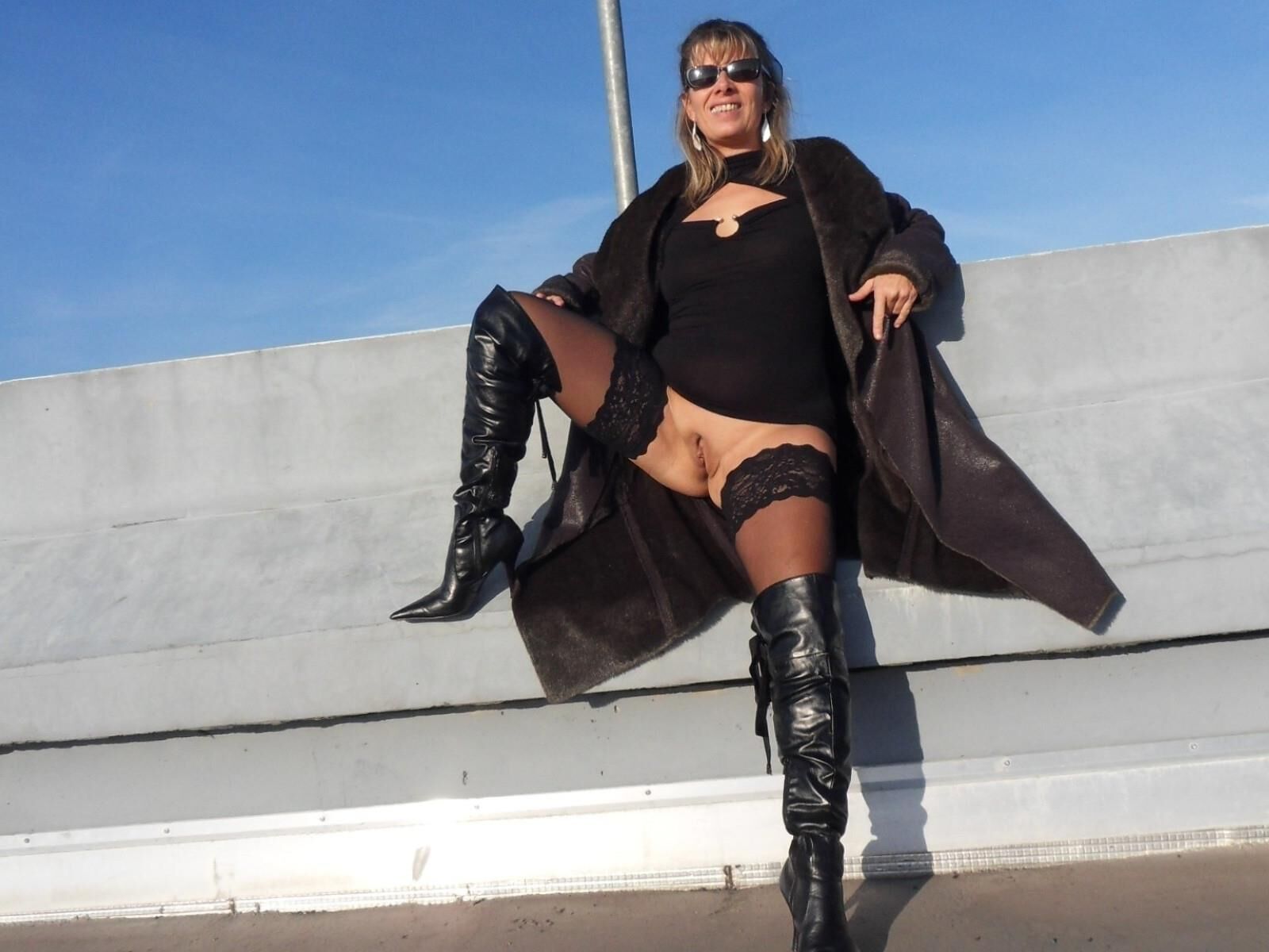 Lisa shows off in a supermarket parking lot