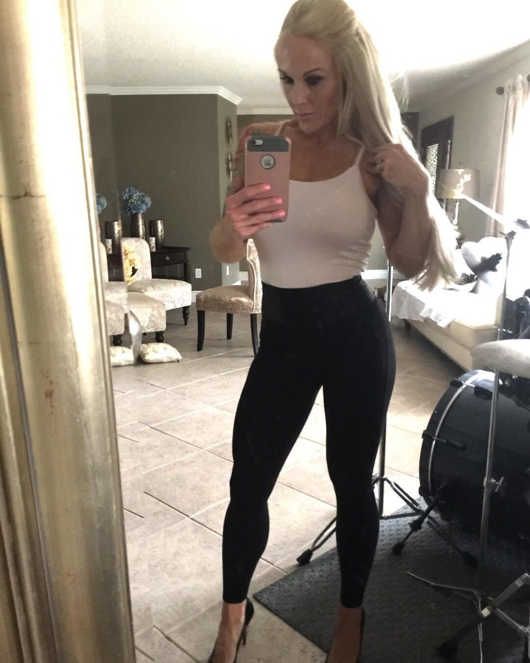 MILF rubia