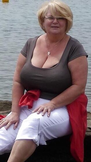 Top Busting Tits Matures Selection
