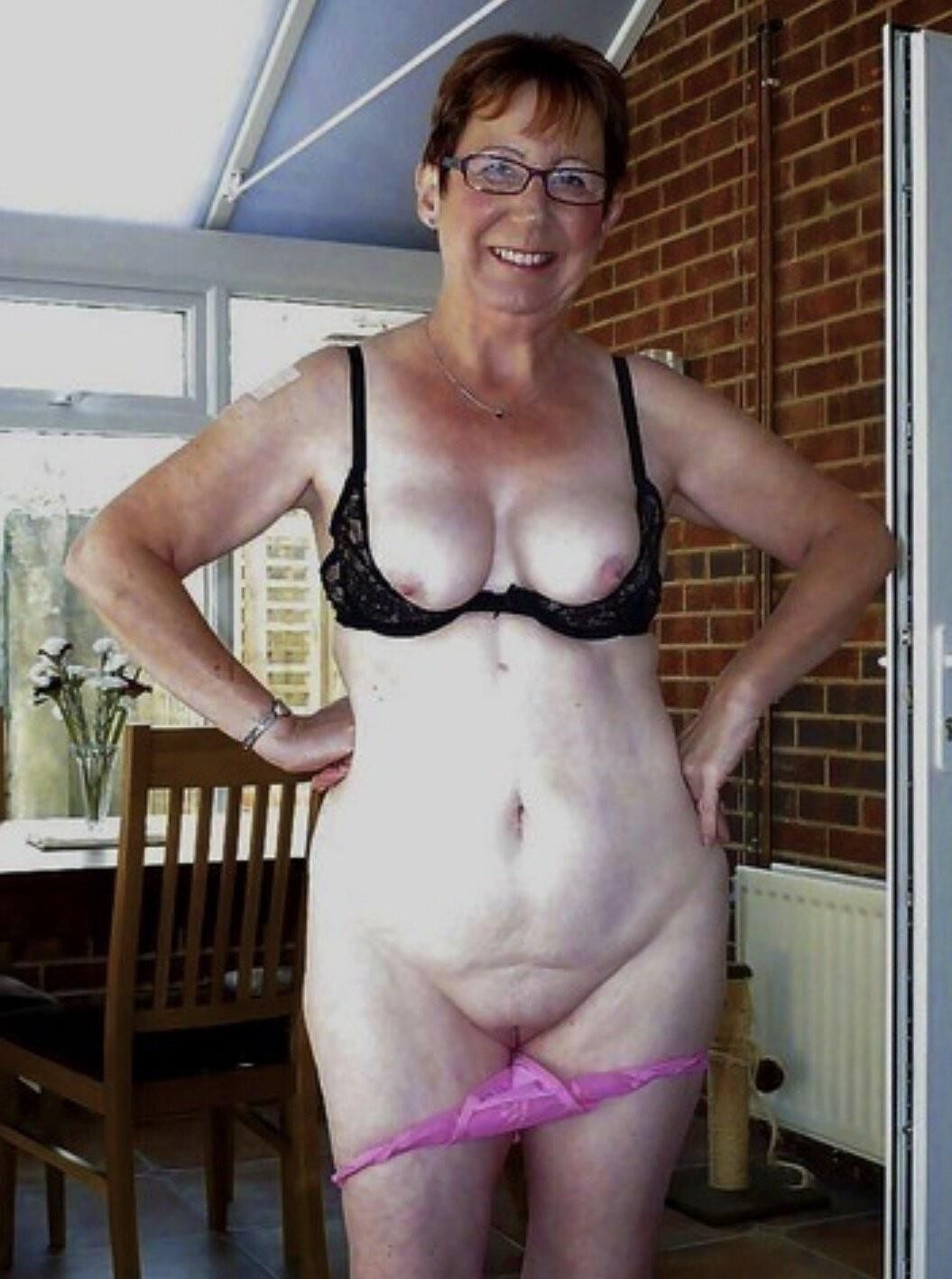 Look son, i shaved my pussy for you.